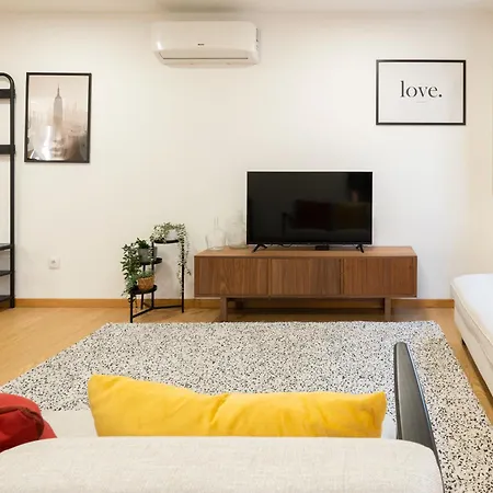 Host Wise - Elegant In The Heart Of *