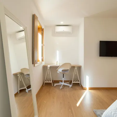 Host Wise - Elegant In The Heart Of *