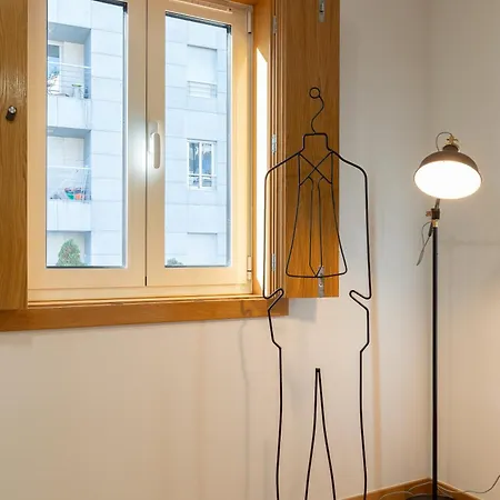 Host Wise - Elegant In The Heart Of