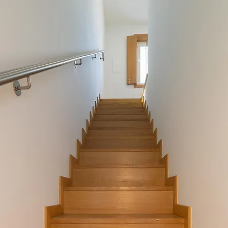 Host Wise - Elegant In The Heart Of