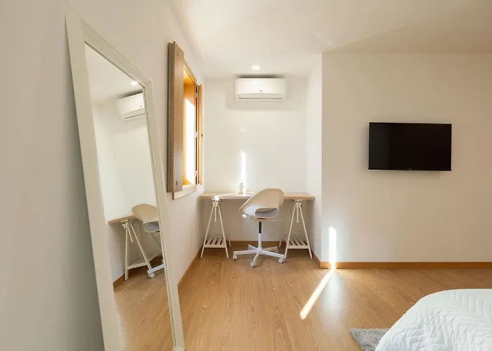 Host Wise - Elegant In The Heart Of *