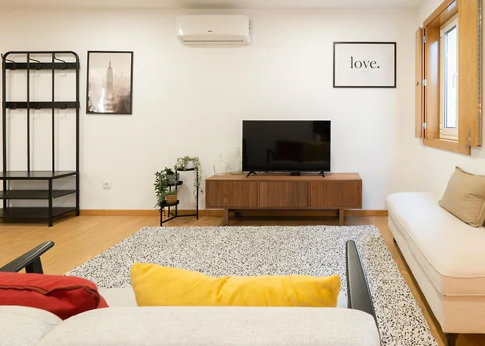 Host Wise - Elegant In The Heart Of *