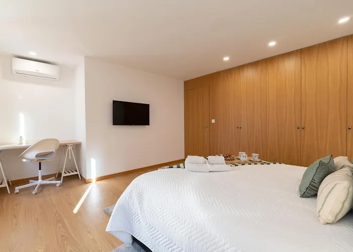 Host Wise - Elegant In The Heart Of Nyaraló