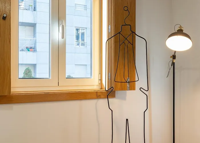 Host Wise - Elegant In The Heart Of