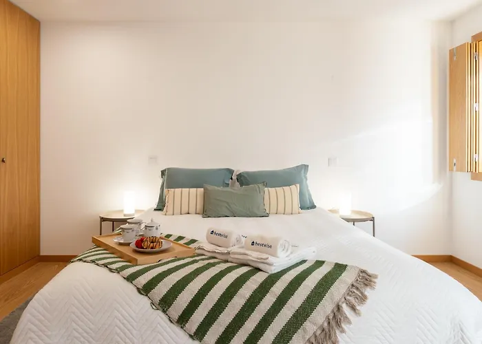 Host Wise - Elegant In The Heart Of Oporto