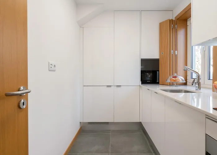 Host Wise - Elegant In The Heart Of * Oporto