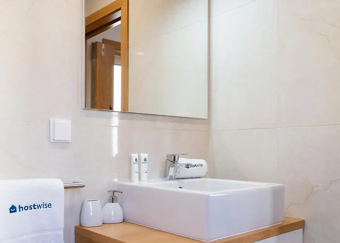 Host Wise - Elegant In The Heart Of Oporto